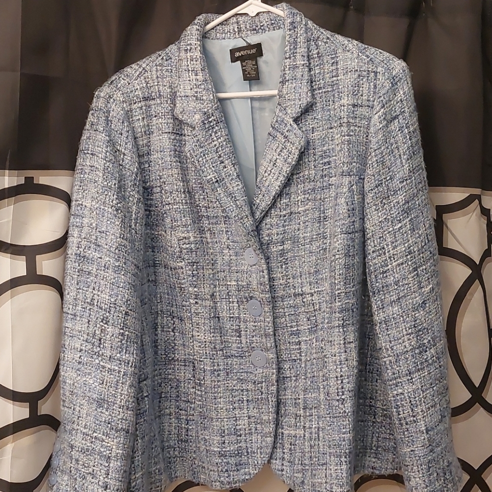 Beautiful blazer sz18/20 but fits like a medium